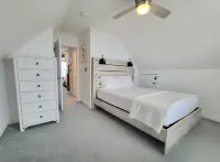 PRIVATE BEACH: ROYAL OCEANVIEW CASTLE @ CLINTON W/ 4 QUEENS 2 FULL
