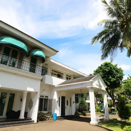 Villa Sri Manganti Отели рядом с достопримечательностью «Торговый центр Cibubur Junction»