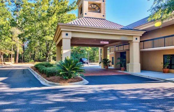 艾肯南克拉麗奧酒店及套房