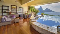 Jade Mountain - Pools