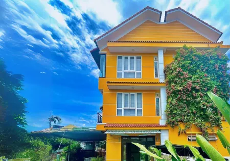 Flamingo Villa with Spacious Rooms & Large Pool - Near Hoi An Old Town 200m Отели рядом с достопримечательностью «Ipa-Nima»