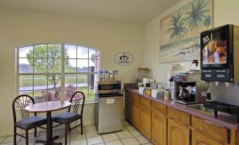 Super 8 by Wyndham Greenville