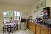 Super 8 by Wyndham Greenville - parking