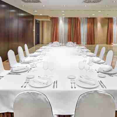 NH サラマンカ プエルタ デ ラ カテドラル Dining/Meeting Rooms