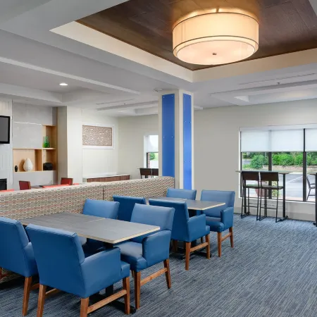 Holiday Inn Express & Suites Tullahoma by IHG
