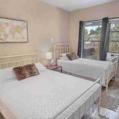 Cozy Downtown Guest House 2Br/1BA Sleeps 8 Rooms
