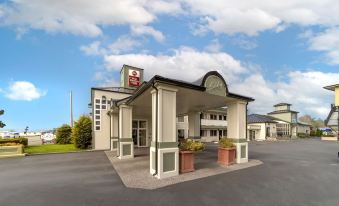 Best Western Plus Northwoods Inn