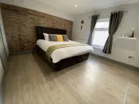 6Adelphi Hotels in Broughton