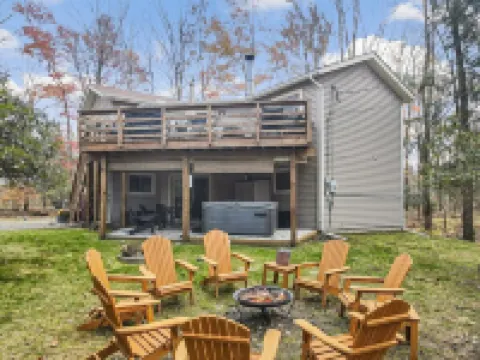 Perfect Summer Getaway - Hot Tub, Pool, Kayaks, A/C in Big Bass Lake Resort!