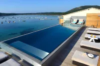 Le Pinarello - Pools
