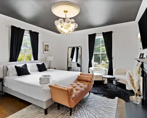 The Coach House Hotels in Salem