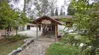 PONDOWASI LODGE Hotels near Lineal la Victoria Park