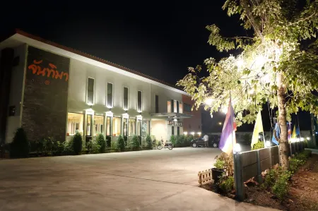 Juntima Place at Amphawa