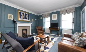 JOIVY Eclectic & Design Led 3Br Apt Near Edinburgh Castle