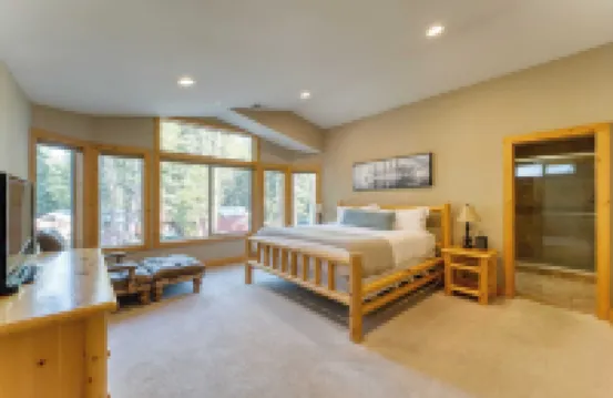 Washoe Chalet by Avantstay Game Room, Hot Tub, Putting Green & Fire Pit