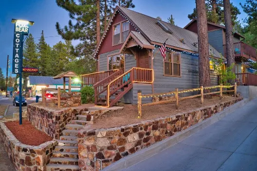 Fox n Bear Cottages Big Bear - parking