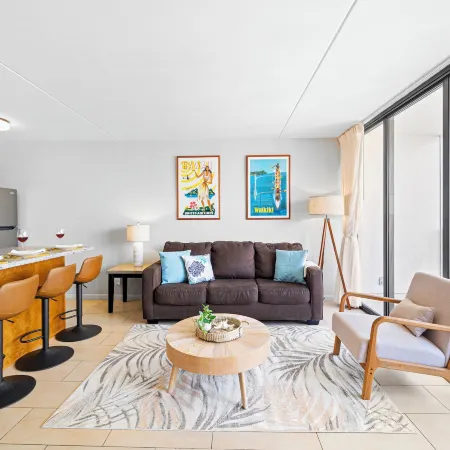 Remodeled 1Br Near Waikiki Beach with Free Parking!