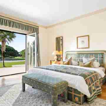 Fairview Villa by Cadenzalux Rooms