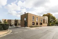 Abodebed Oval View Apartments - parking