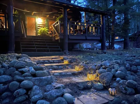 Uncle Joe's Cabin, Lakefront