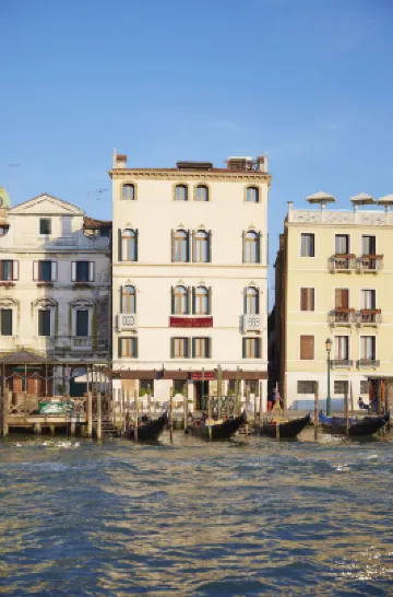 Hotel Antiche Figure Hotels near Venice Santa Lucia Station