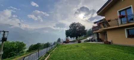 Lo Noyer et les Roses Отели в г. Сен-Никола