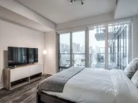 INFIVILLA Suites Eaton Center Отели рядом с достопримечательностью «Йонг-Дундас»