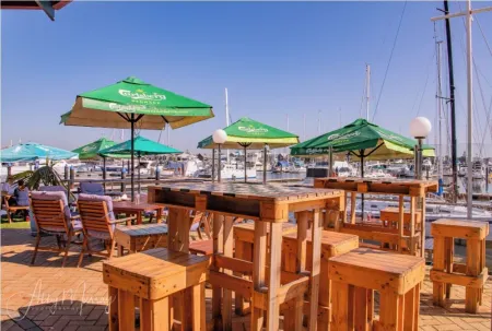 Portside Paradise Отели в г. Джограф