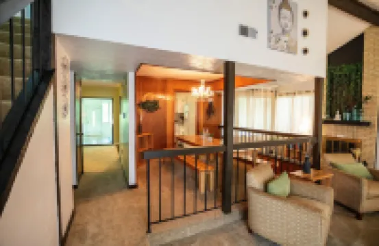 Near Hospital & Dining- Merry on Moorcroft