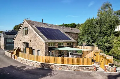 Woodpeckers - Stylish Luxury Property With hot tub