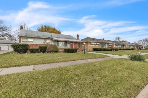 Cozy 3Br Westland Retreat 3 Bedroom Home by RedAwning Hotels in Westland