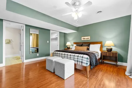 Lake Shore Landing For 20! Отели в г. Скотт Тауншип