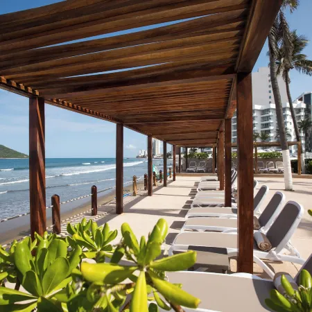 Costa de Oro Beach Hotel