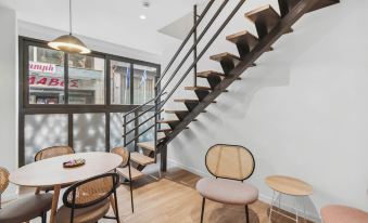 Limehome Piraeus Olive