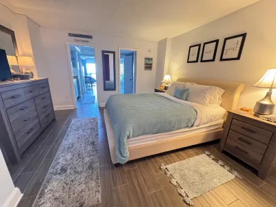 Couples Escape- Stunning Oceanfront Views -Quiet Prime Location Hotels in 