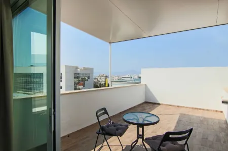 Phaedrus Living: Luxury Suite Nicosia 503 Отели в г. Строволос