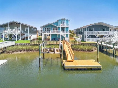 Canal House 2 short blocks to the beach with beach access!