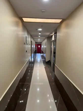 Hotel Seventy Seven Отели рядом с достопримечательностью «Храм Кали»