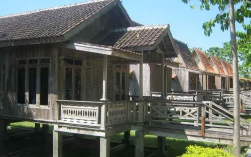 Kampong Nelayan Resort Hotel di Bungatan