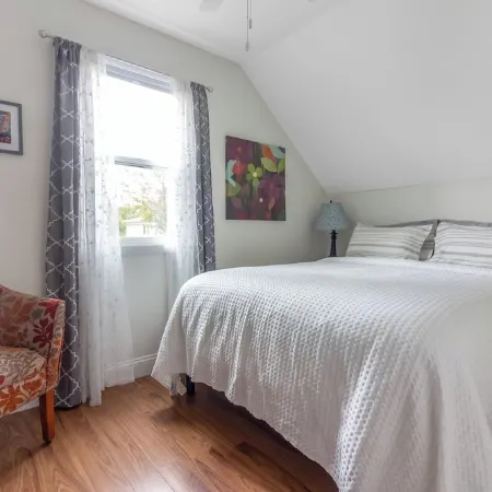 Poppy Cottage  Bright 1BR Apartment in Douglas