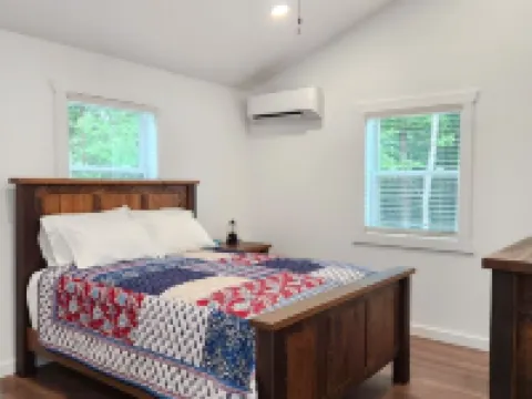 Quiet cabin 30 min from wineries, restaurants, Sugar Creek & Walnut Creek. Hotels in Coshocton County