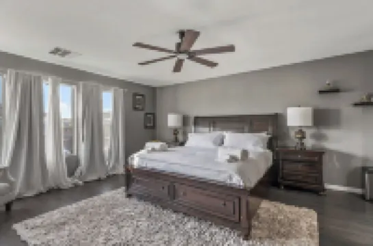 Spacious 4-bedroom house in charming Avondale with AC, WiFi Hotels in Avondale