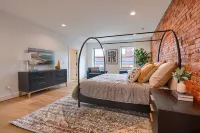 The Addison- Luxury Townhome w/ Rooftop Patio