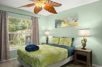 Pool, Private Yard, Grill, Massage Bed Within 2 Miles of USF, Moffit Center Hotel in zona Lettuce Lake Park