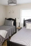 Golden House: Sleeps 12 • Cozy + Modern - close to UK, Summit + Keeneland!
