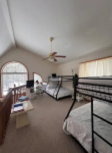 Cozy Cabin in Lake Harmony, 3Bedroom+Loft w Deck, Firepit & WiFi! Dog Friendly!