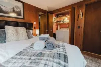Tranquil 4-bedroom cabin, fireplace, firepit, games, private community