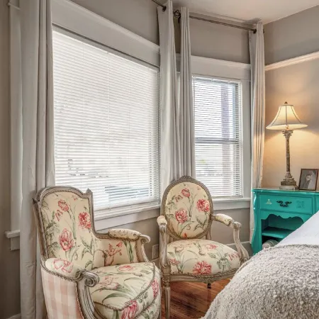Charming apartment with WiFi and AC, two blocks to the beach