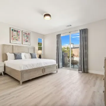 NEW Lush Luxury Living-Heated Pool/Spa Included. Walking distance to Coachella