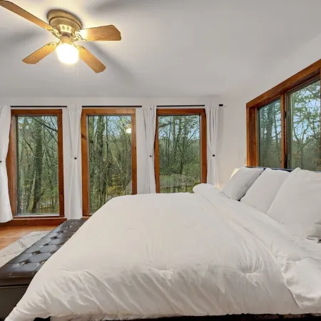 Private Pool & Hot Tub! Minutes to Sebago Lake! Nature! Perfect All Year-Round.